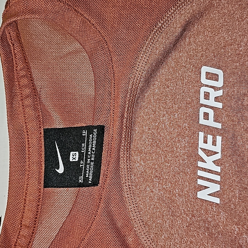 Nike top - Picture 2 of 3